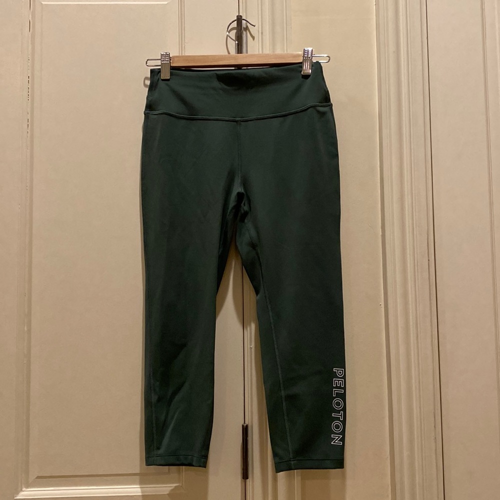 Peloton Move Mission Capri Leggings, Green size medium